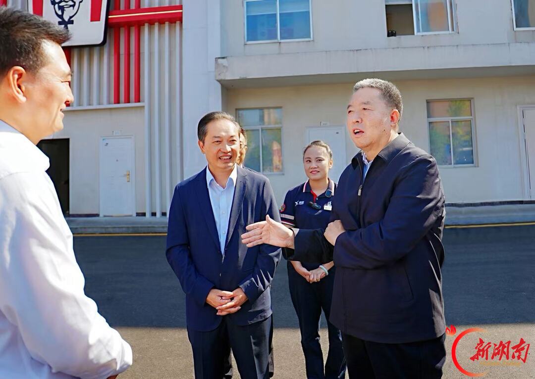毛万春在中国石化湖南石油分公司调研