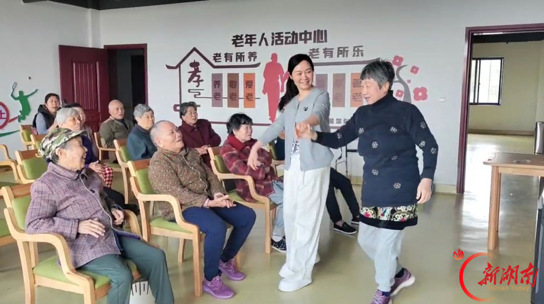 凡人故事丨过银凤和她的100多位“家人”