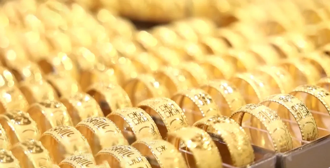 “金镯子断货”!水贝黄金,外国游客组团扫货
