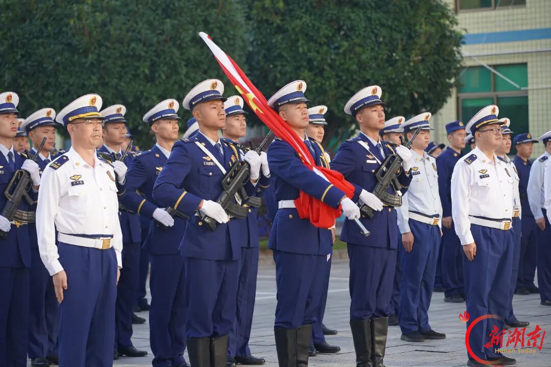 娄底市消防救援局举行国庆节后升旗仪式