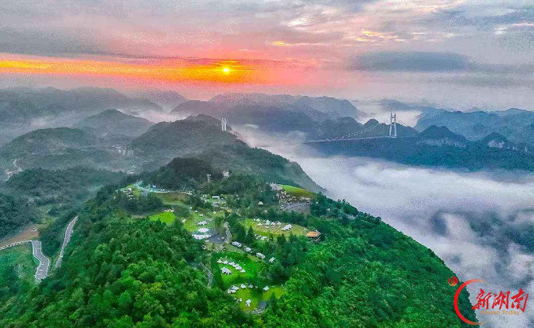 一江月色，满城鼓声——国庆假期吉首“旅游+”融合观察