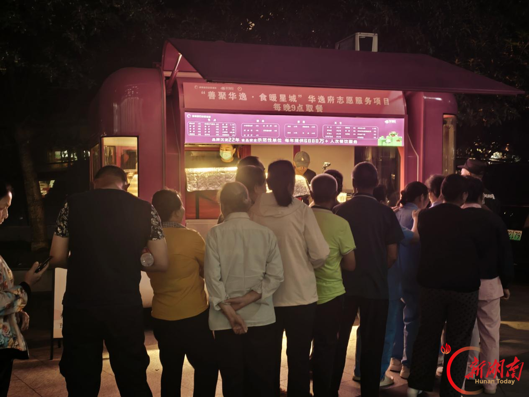 长沙一餐饮企业免费供应“爱心盒饭”,温暖晚归人