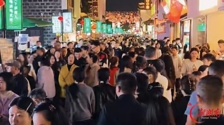 国庆假期常德河街非遗好戏连台，客流超110万人次