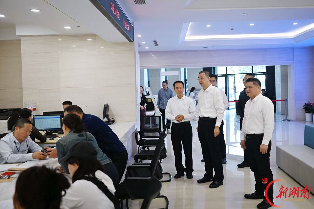 周健到新区社会治安综合治理中心调研
