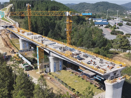 攻坚抢进度！铜吉铁路湖南段全力跑出建设“加速度”