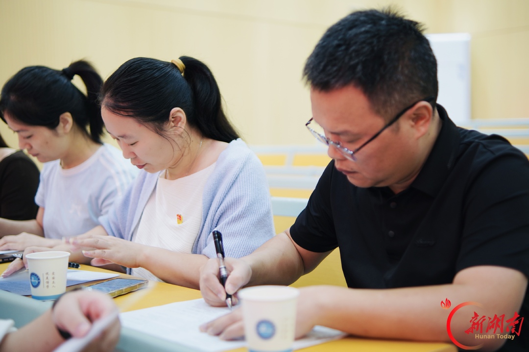 南县洗马湖学校:青蓝同心传薪火 师徒携手共成长