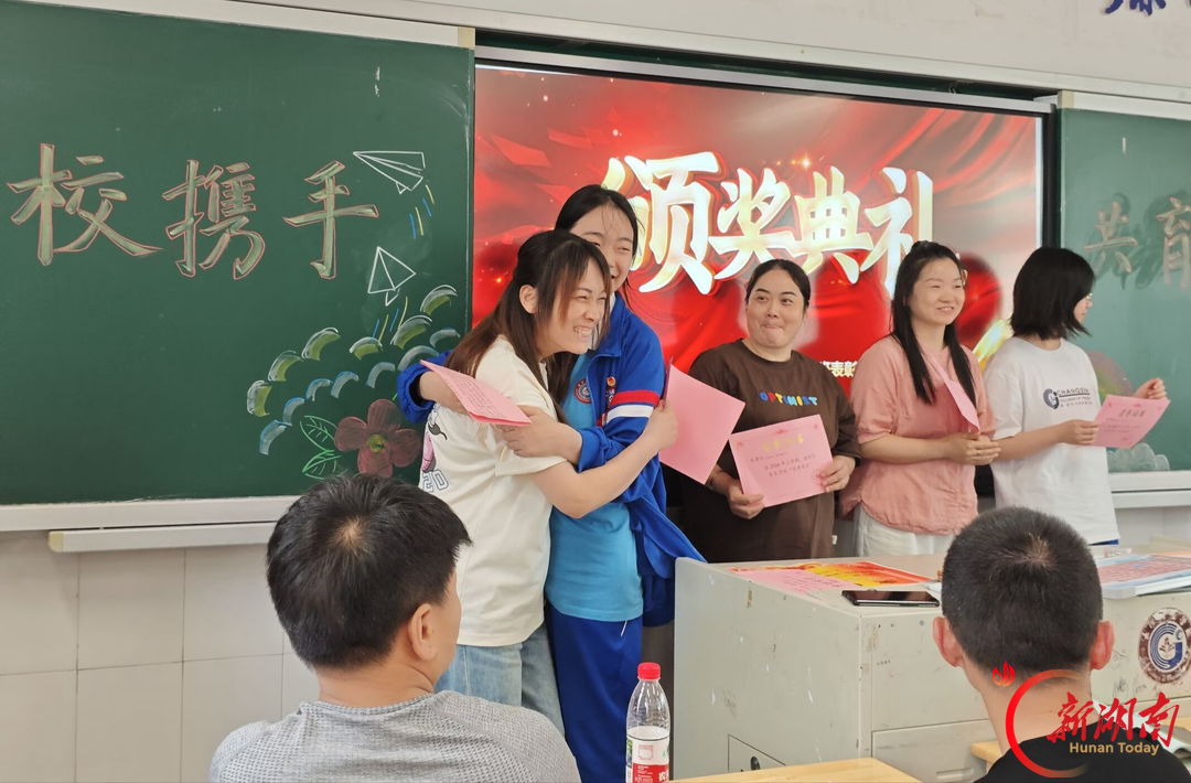争做一名灵魂有香气的班主任——舒怀老师和2503班的故事 
