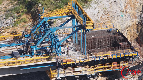 攻坚抢进度!铜吉铁路湖南段全力跑出建设“加速度”