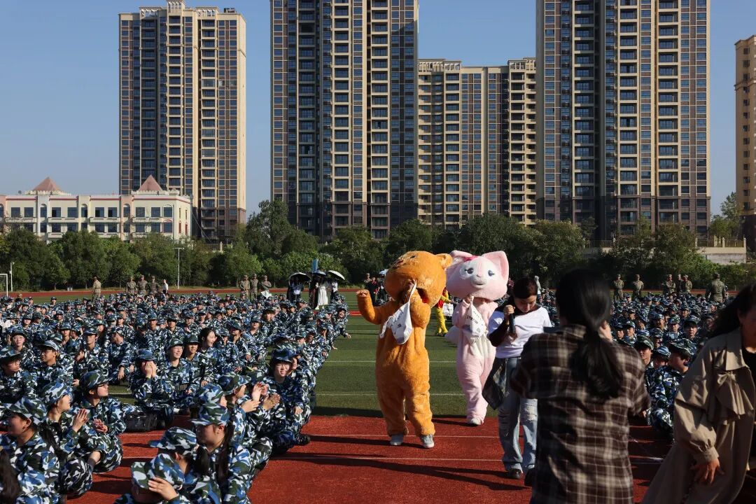 湖南潇湘技师学院(湖南九嶷职业技术学院)举行2026级新生开学典礼暨军训动员大会