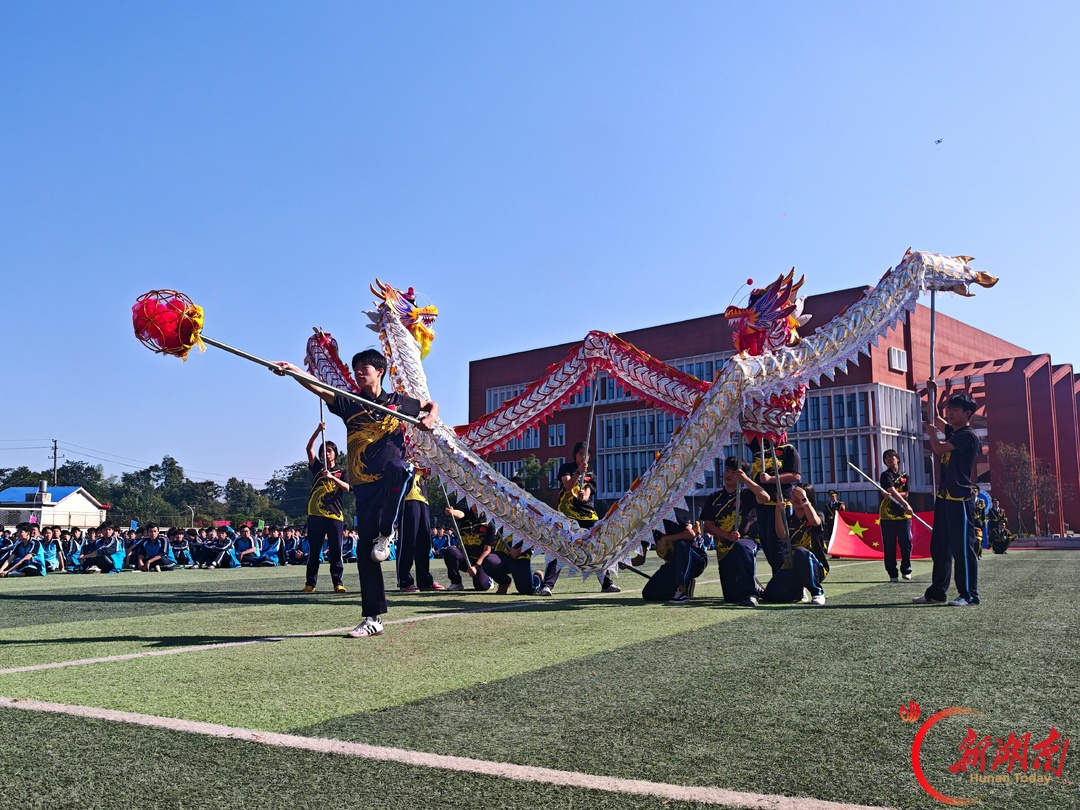长沙市望城区职业中专第七届体育节暨"雷小锋"超级运动会火炬传递活动启幕