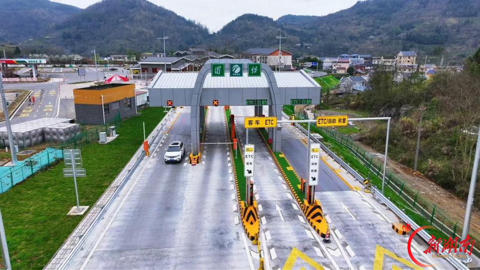 一江月色，满城鼓声——国庆假期吉首“旅游+”融合观察