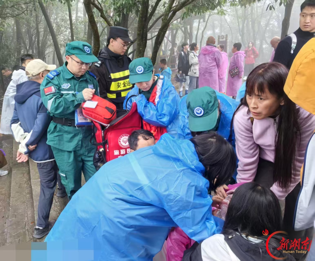 张家界：游客千里传书 致谢“旅游医生”温情服务
