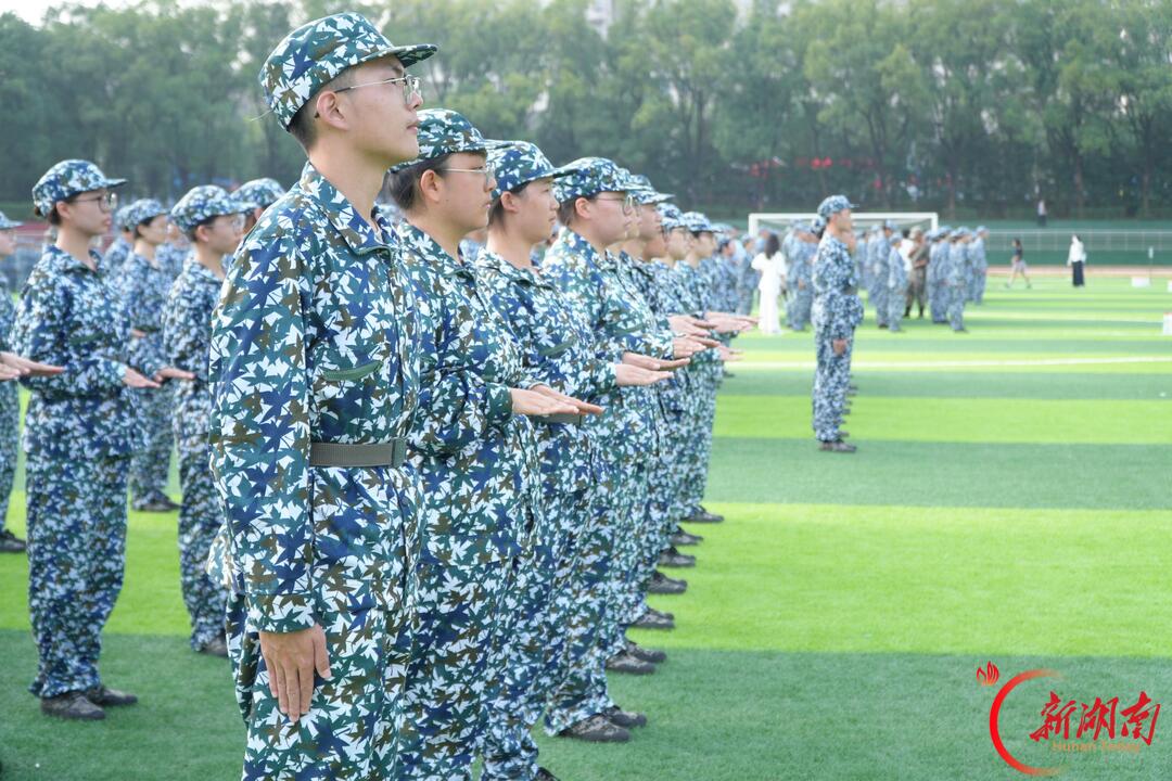 青春正步走|细检军容风纪,淬炼迷彩青春的自律底色