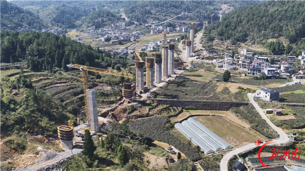 攻坚抢进度!铜吉铁路湖南段全力跑出建设“加速度”