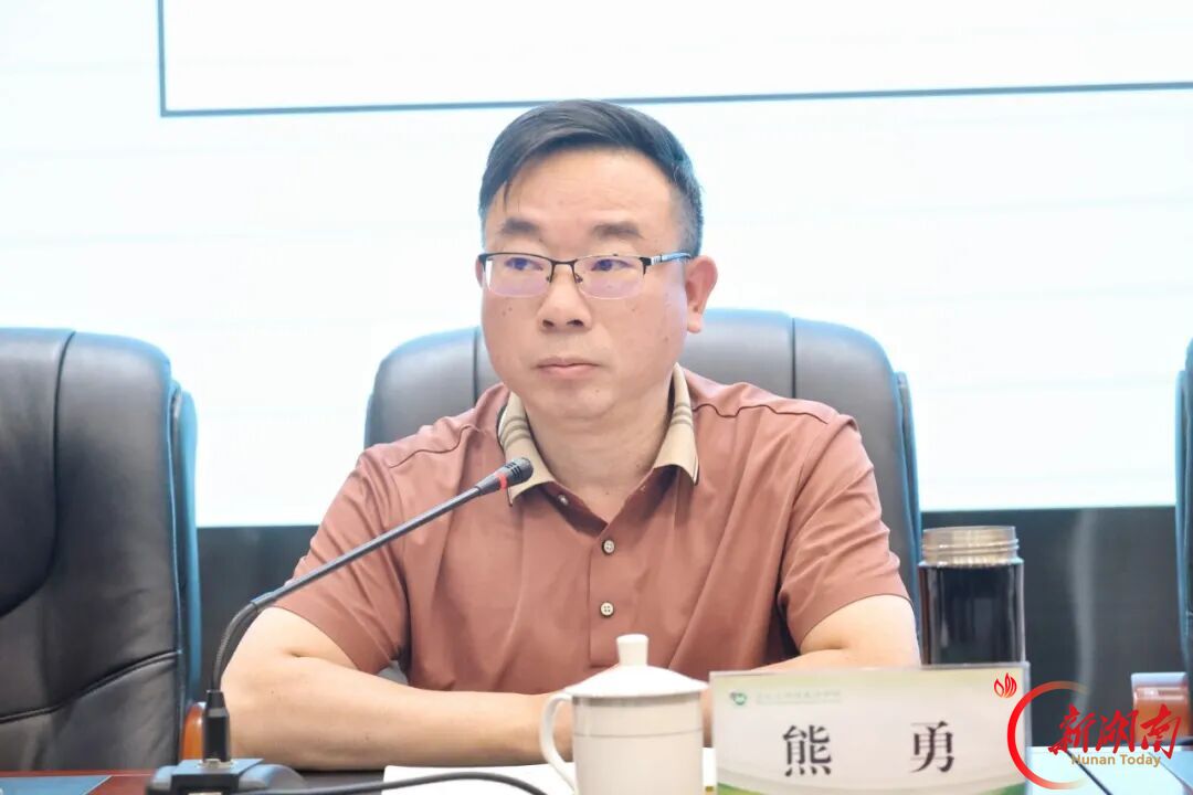 长沙市望城区明德美琪学校召开十月全体教师大会