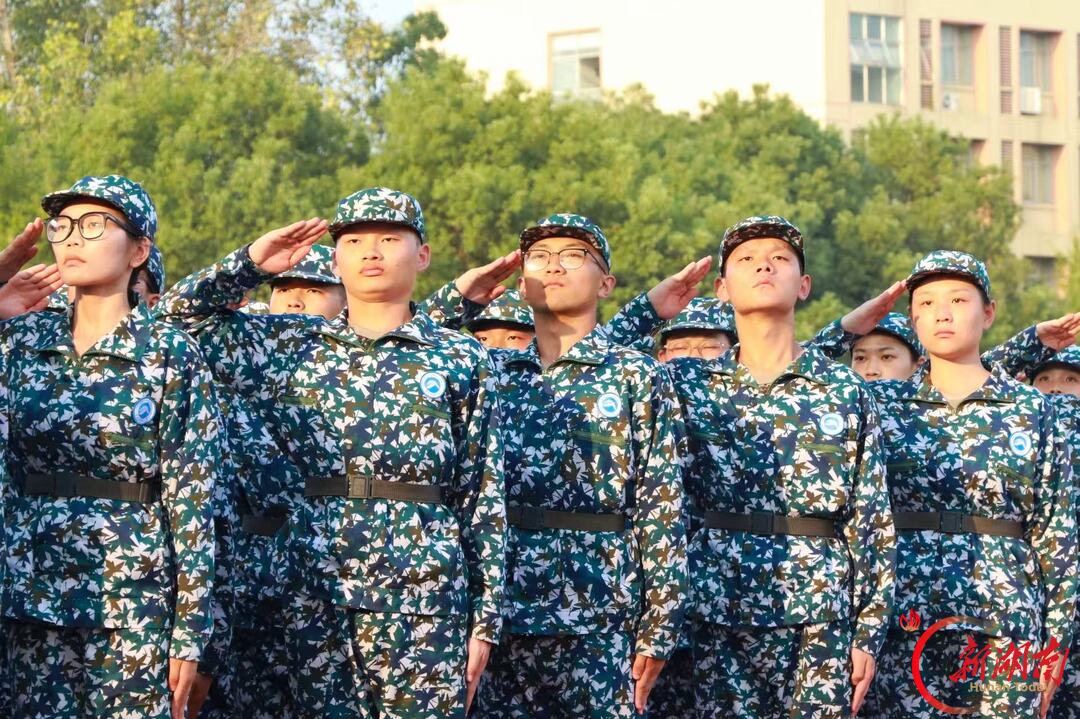 青春正步走丨新生军训训练现场