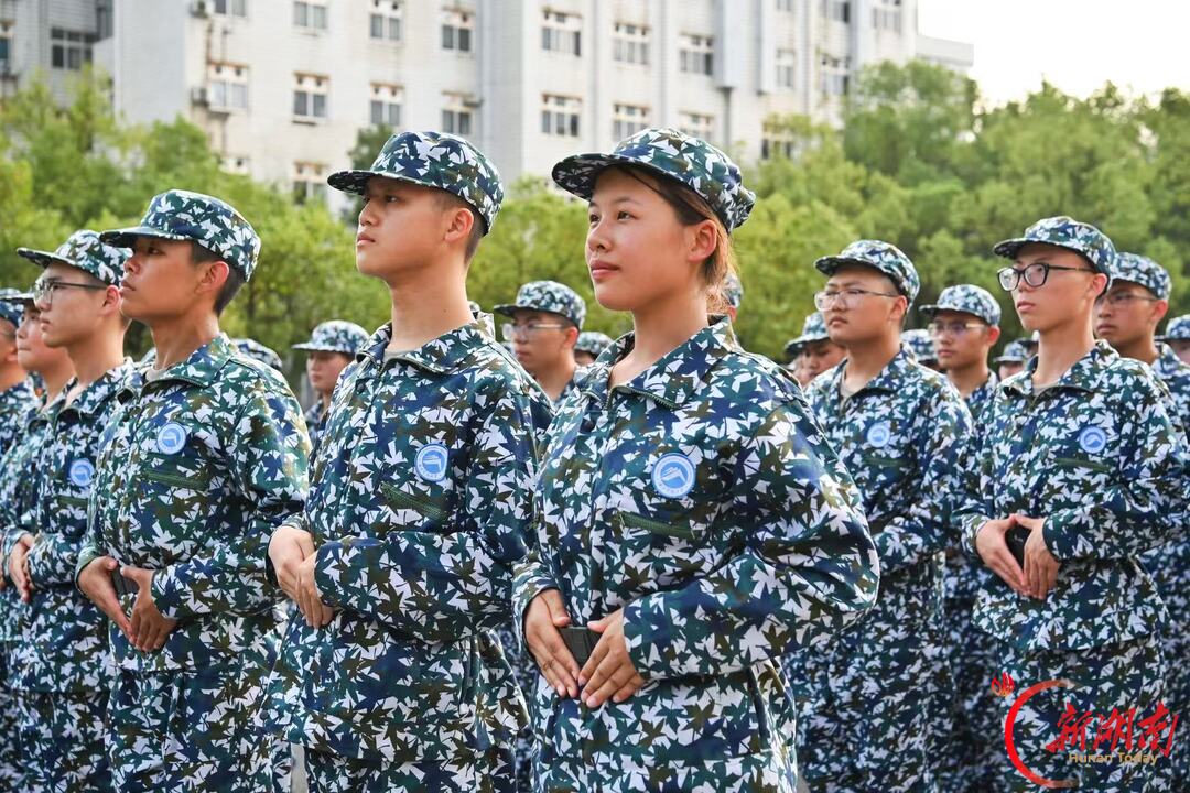 青春正步走丨新生军训训练现场