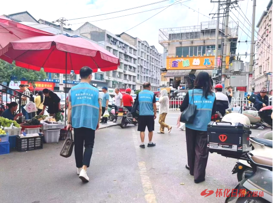 夏日有爱 暖心为民——溆浦“夏季送清凉”守护街头每一个需要帮助的人