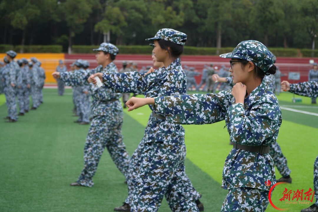 青春正步走丨拳风砺锐气,迷彩铸青春