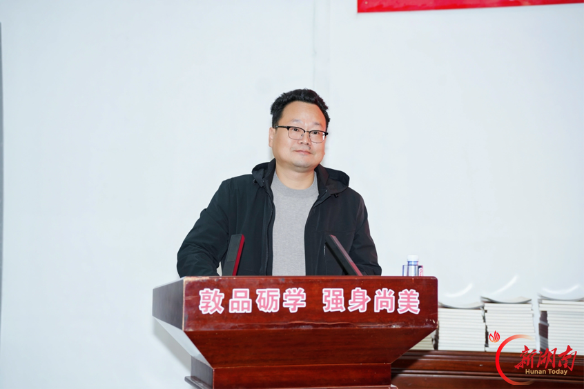 南县一中举行值年校友返校暨首届校友联络员大会