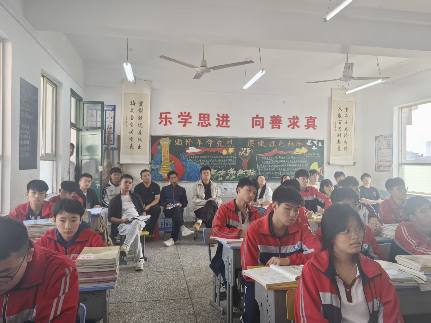 锤炼教学基本功 展示课堂新风采——龙山县第一职业中学开展 2026 年秋季新进教师汇报课活动