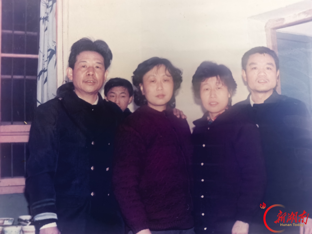 一念万年|咬一口南瓜粑粑，品资江边半生亲情——写在令姨70岁生日之际