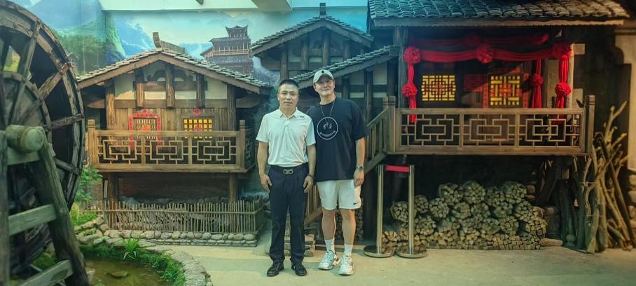 一个黑龙江人，在张家界建了座风情馆，接待韩国游客