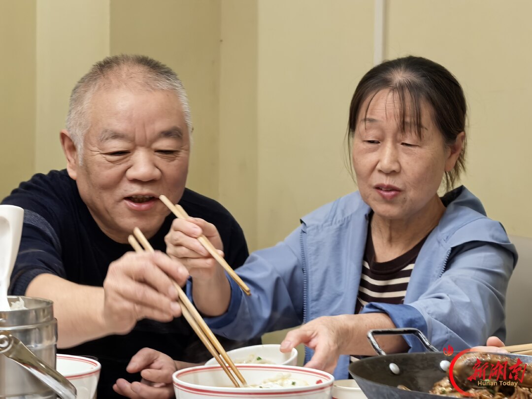 一念万年|咬一口南瓜粑粑,品资江边半生亲情——写在令姨70岁生日之际
