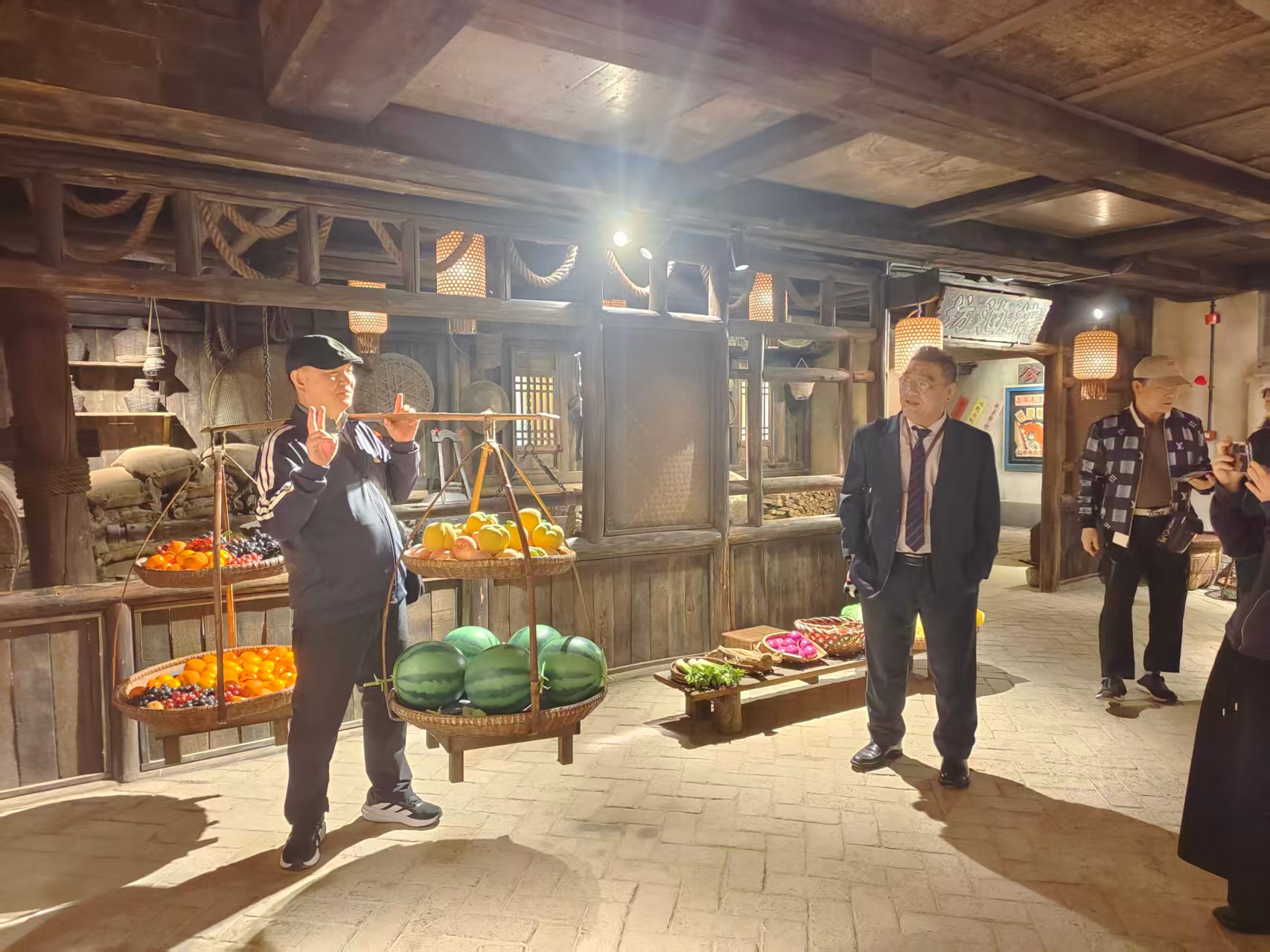 一个黑龙江人，在张家界建了座风情馆，接待韩国游客