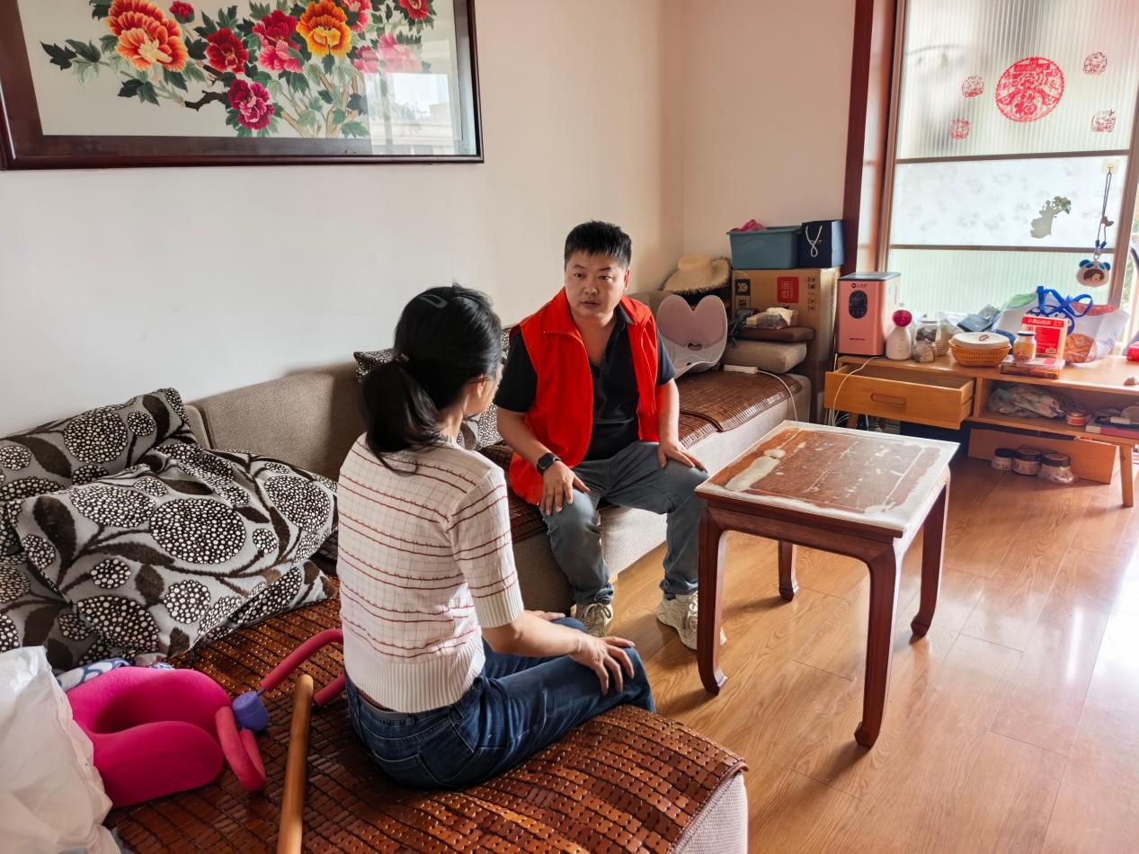 叩开家门入心门 精准帮扶不断线