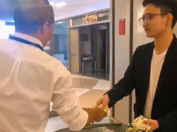 视频 | 红星广场设湘超第二现场 冰淇淋免费吃