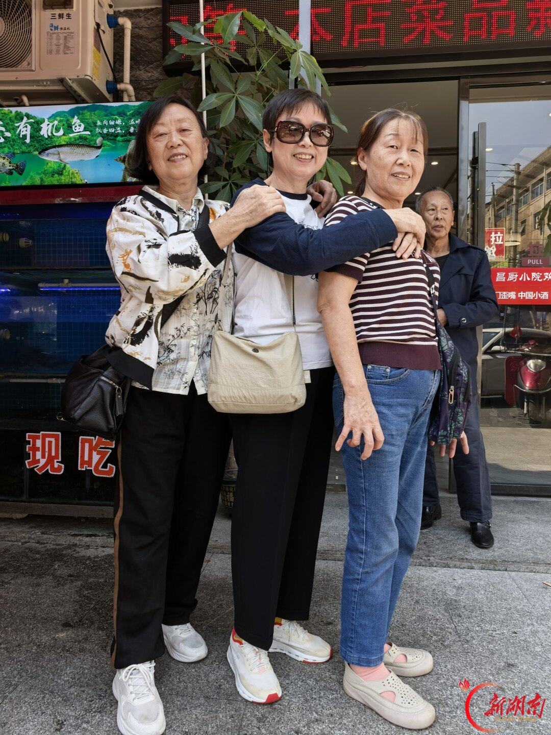 一念万年|咬一口南瓜粑粑,品资江边半生亲情——写在令姨70岁生日之际