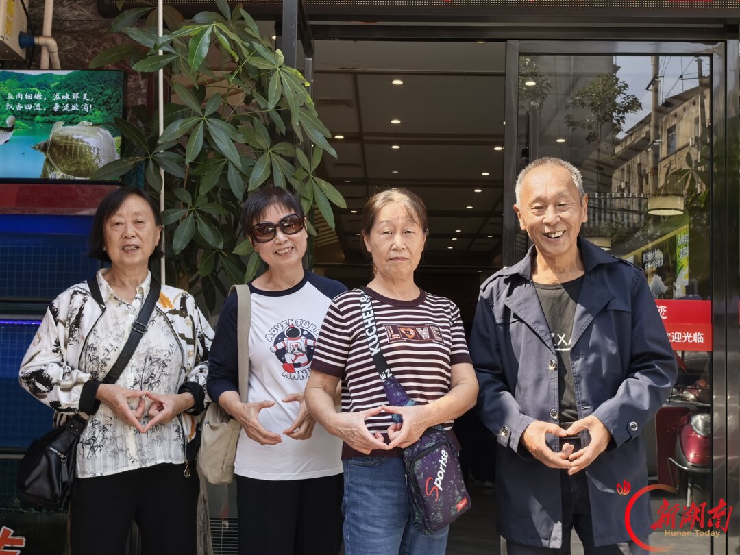 一念万年|咬一口南瓜粑粑,品资江边半生亲情——写在令姨70岁生日之际