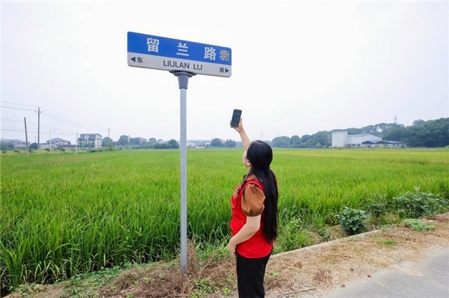 《福彩3D善行直通车》：为路留名，为爱指路，福彩公益金点亮乡村振兴路