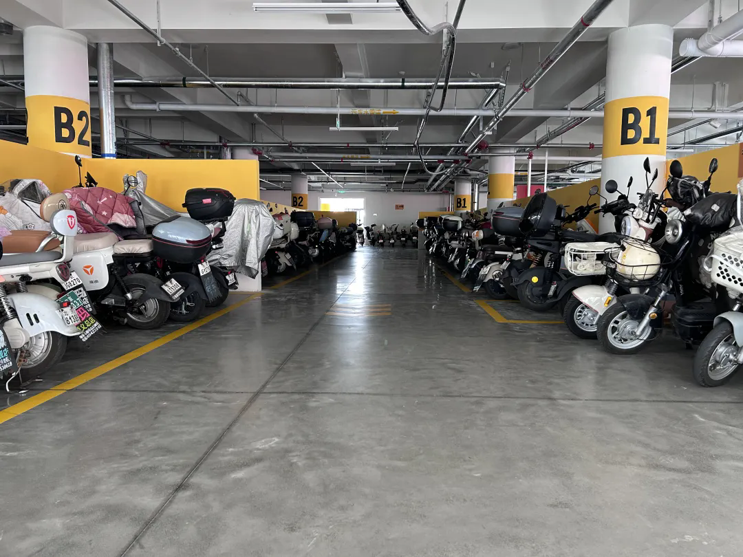 1万辆车“逼”出一座4层停车楼,而且“不止于停车”