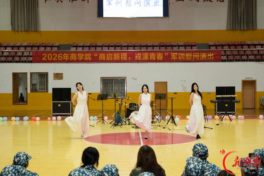 青春正步走｜文艺暖军心，点亮迷彩夜晚的青春活力