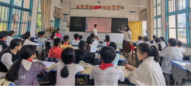 花垣县边城镇中心小学启动秋季主题教研活动