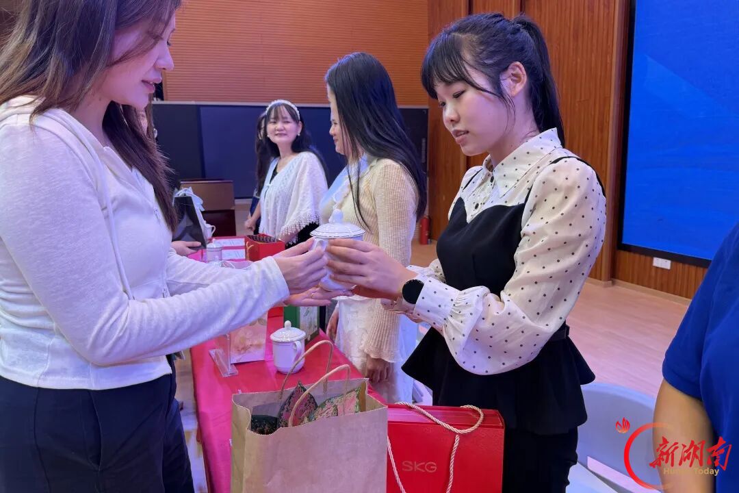 长郡月亮岛第二小学第十一届“青蓝工程”结对启动仪式举行