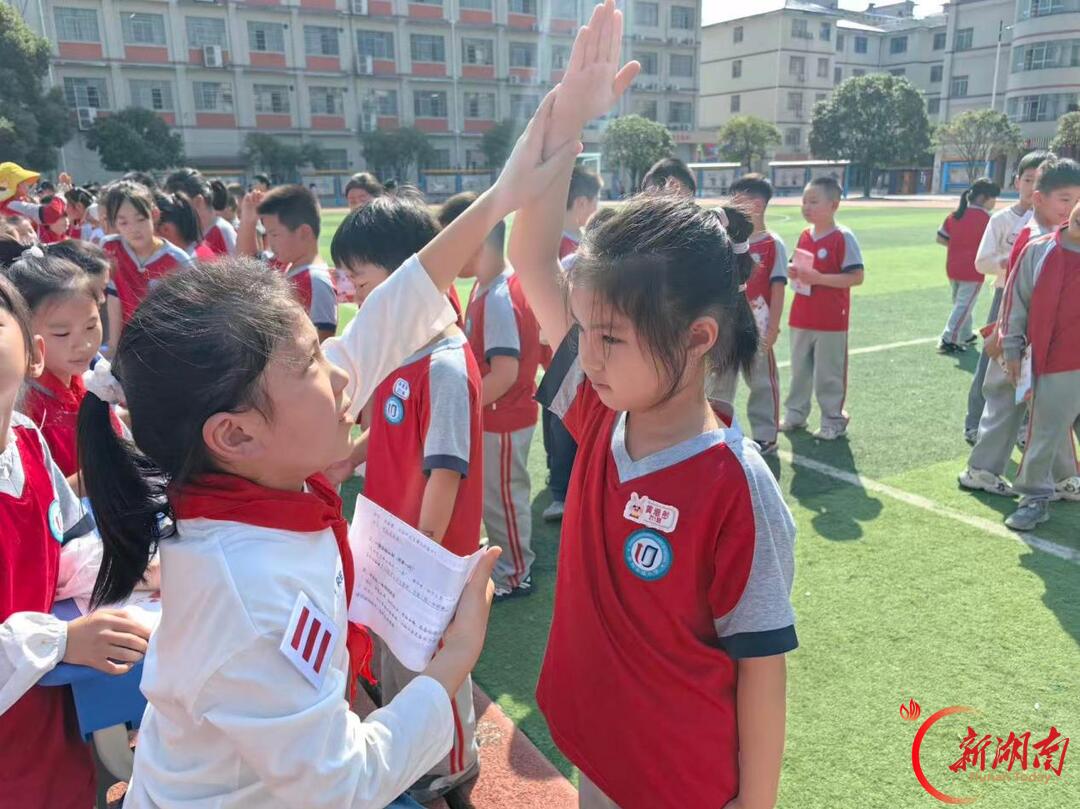 岳阳市东城小学开展队前教育闯关活动