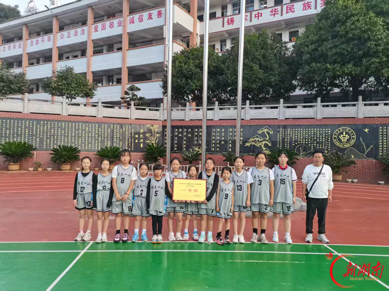 古丈县：驰骋赛场勇夺双冠 青春少年闪耀赛场