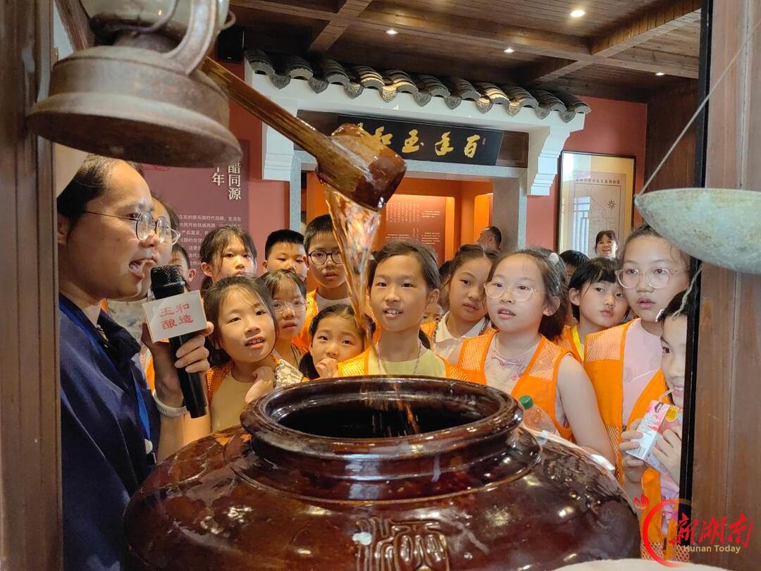 听一路花开,写一程成长——株洲市天元区建宁实验小学湖南日报全媒小记者的年度掠影