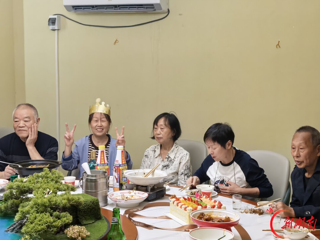 一念万年|咬一口南瓜粑粑,品资江边半生亲情——写在令姨70岁生日之际