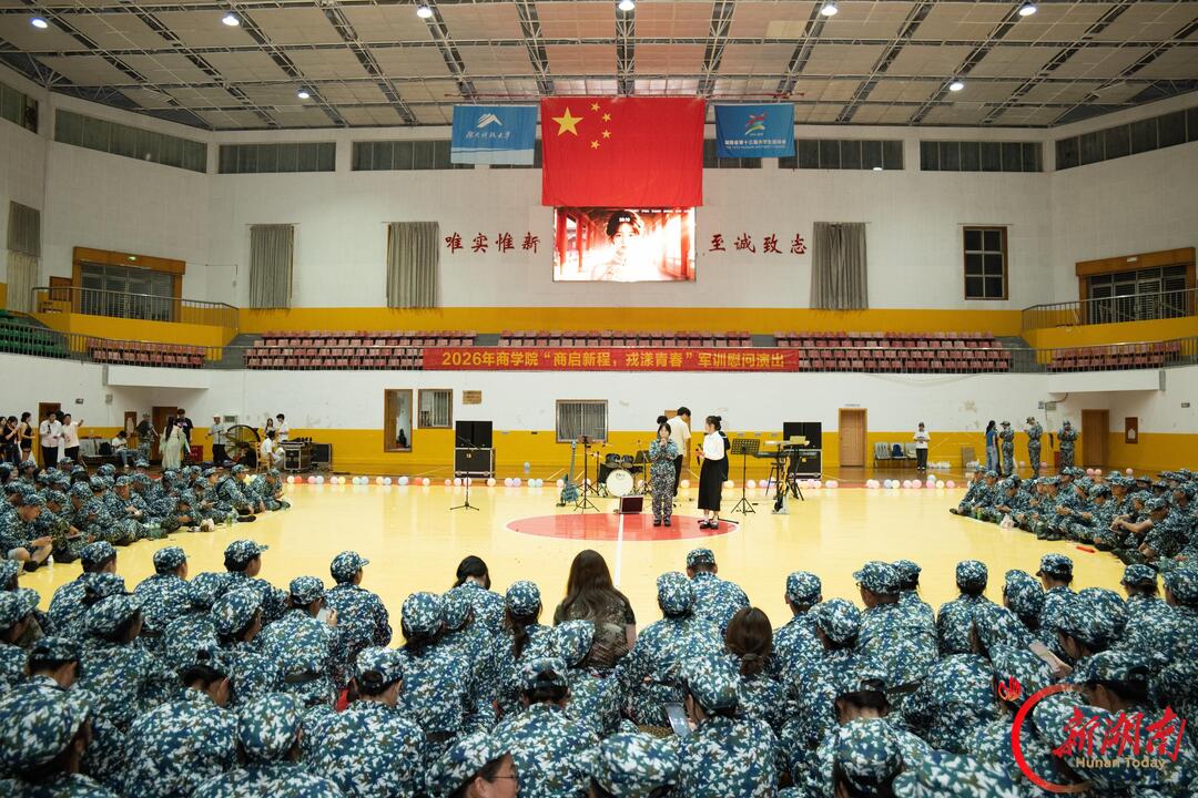 青春正步走｜文艺暖军心，点亮迷彩夜晚的青春活力