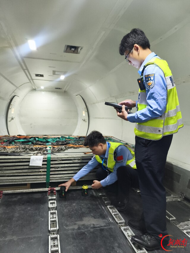 首月116架次、1150吨！长沙边检护航岳阳三荷机场货运“飞”出加速度