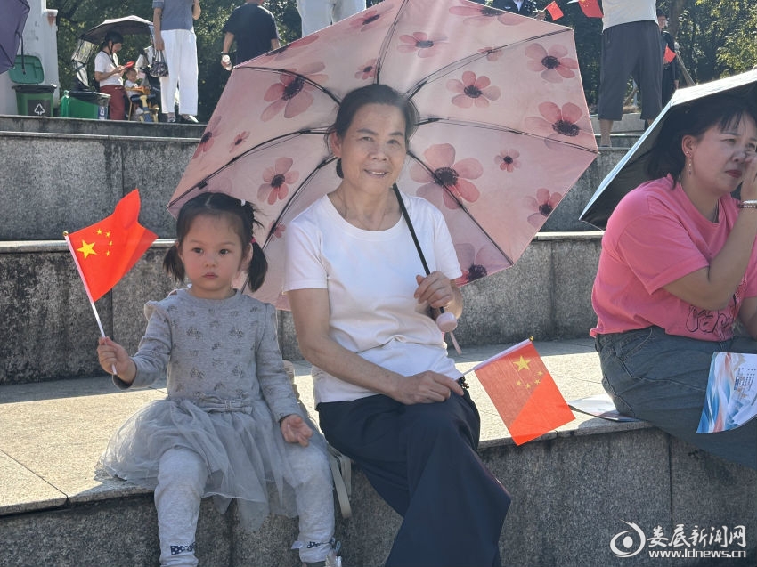 台上舞步铿锵 台下掌声不停——2026年娄底全市广场舞展演现场花絮