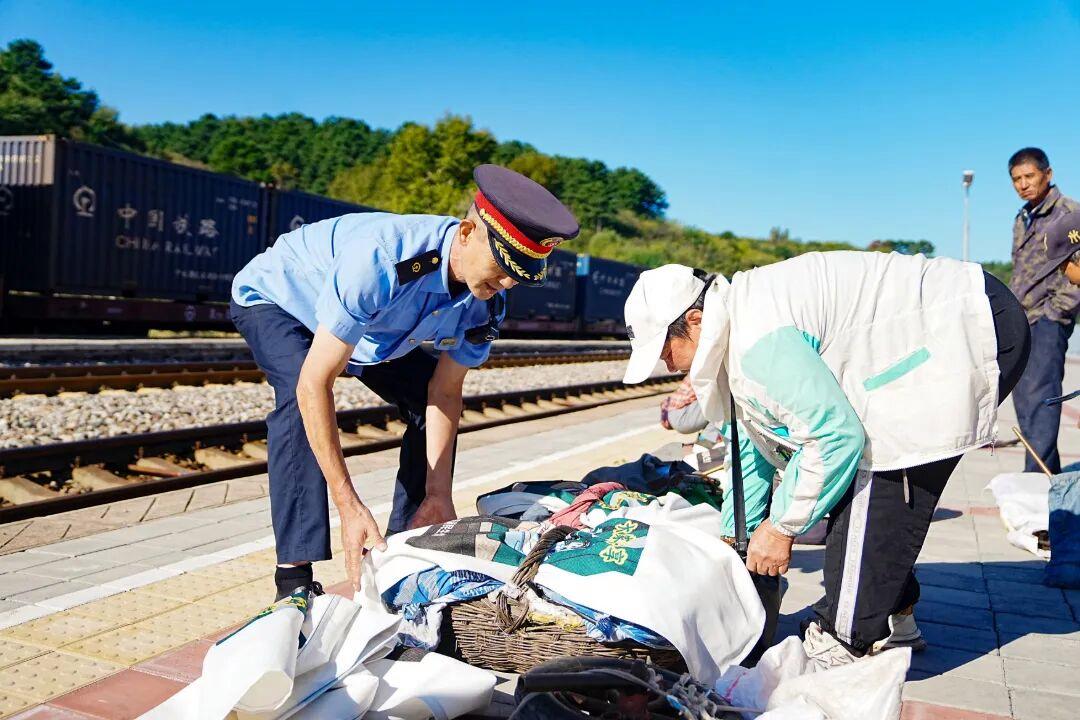 最低票价仅4元！这趟穿行燕山的慢火车，成了果农的致富专列