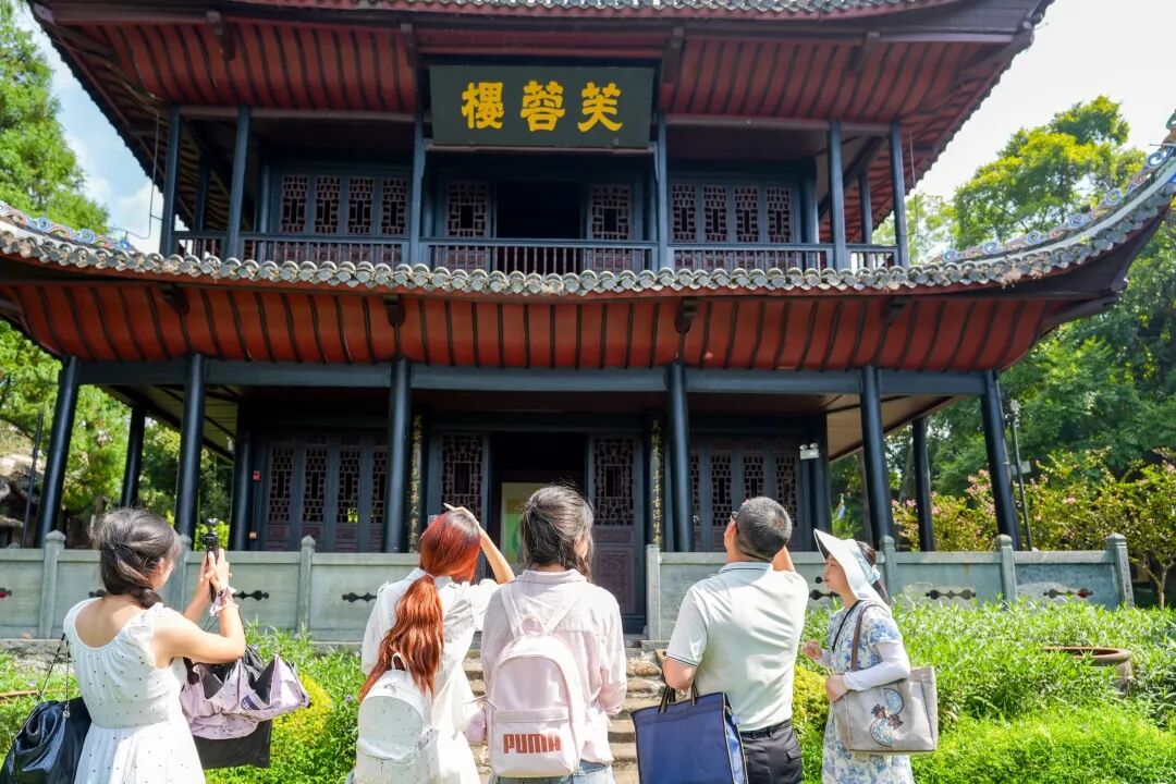 大学生组团Citywalk!挖到湖南几条宝藏老街