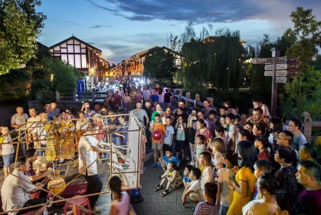 大学生组团Citywalk!挖到湖南几条宝藏老街