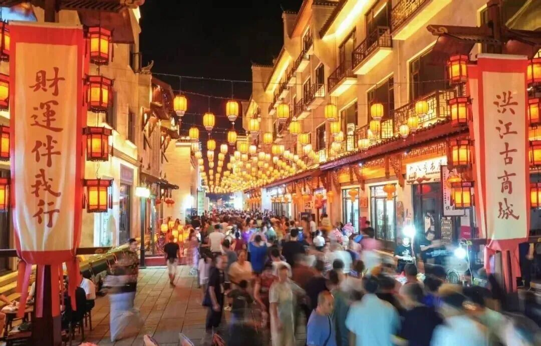 大学生组团Citywalk!挖到湖南几条宝藏老街