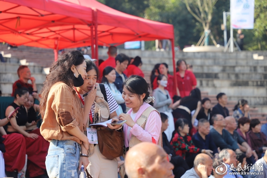 娄底新大众文艺“全民健身广场舞”,是本土的也是世界的